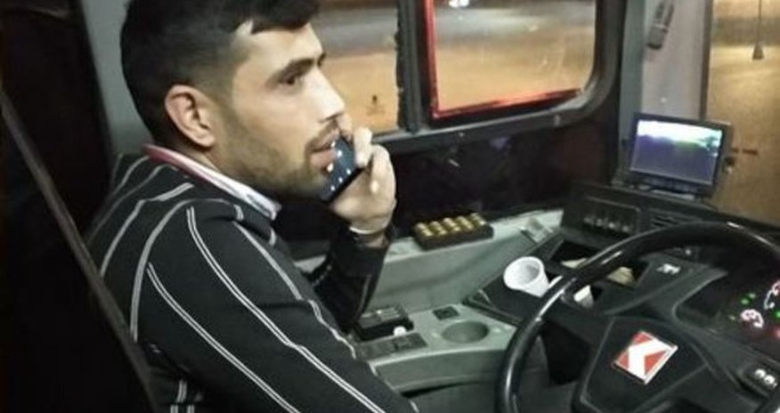 Bakıda avtobus sürücüsü qaydaları pozdu: “Əcəb edirəm, uzaqbaşı 50 manat cərimə yazacaqlar” - FOTO Bakıda avtobus sürücüsü qaydaları pozdu: “Əcəb edirəm, uzaqbaşı 50 manat cərimə yazacaqlar” - FOTO