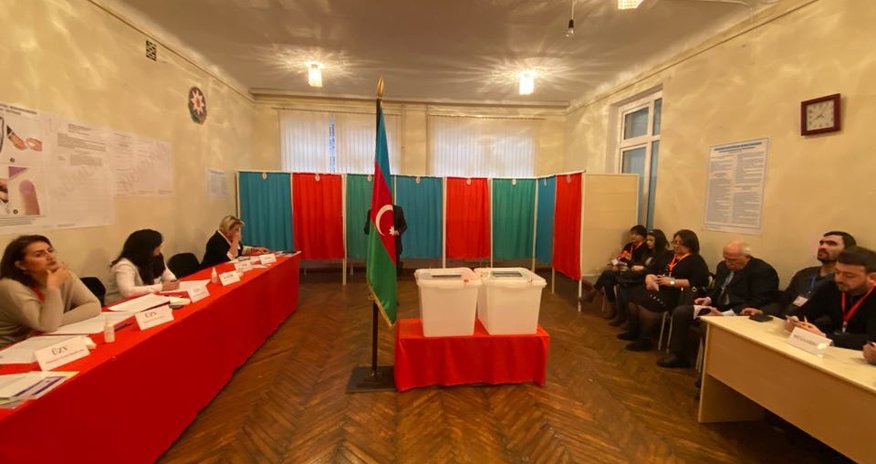 Milli Məclisə seçkilərdə səsvermə başlayıb Milli Məclisə seçkilərdə səsvermə başlayıb