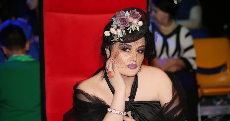 Elza Seyidcahanın halı pisləşdi Elza Seyidcahanın halı pisləşdi