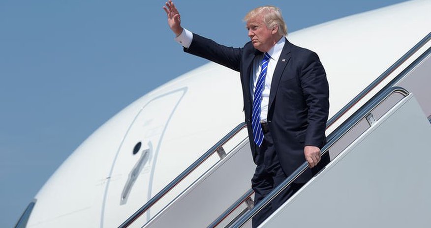 Трамп начал двухдневный визит в Индию Трамп начал двухдневный визит в Индию