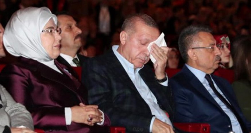 Ərdoğanın göz yaşlarını saxlaya bilmədi - VİDEO Ərdoğanın göz yaşlarını saxlaya bilmədi - VİDEO