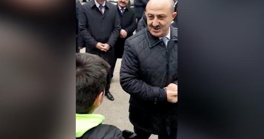 Azyaşlıdan Nəsimi rayonunun İcra başçısına: “Onda bizə də “polya” tik” – VİDEO Azyaşlıdan Nəsimi rayonunun İcra başçısına: “Onda bizə də “polya” tik” – VİDEO