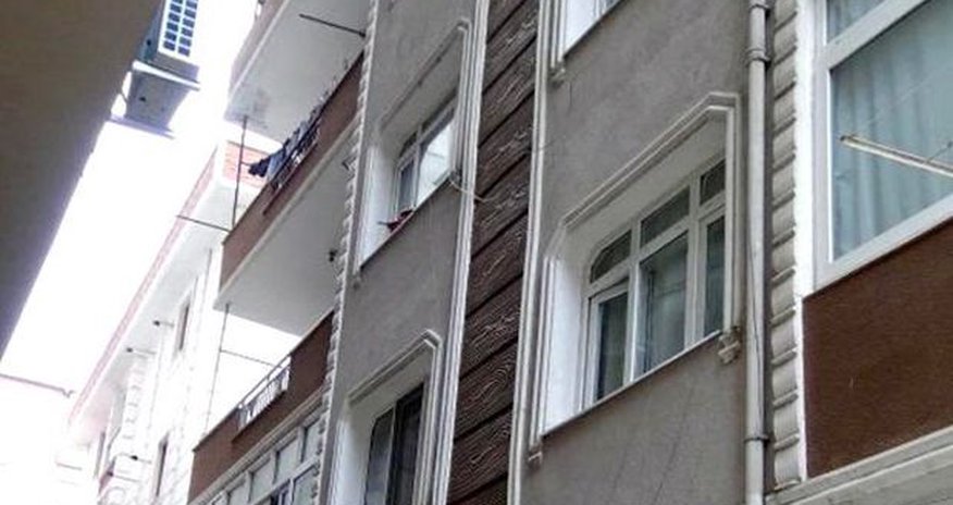 Azyaşlı uşaq altı aylıq qardaşını eyvandan atdı - FOTO Azyaşlı uşaq altı aylıq qardaşını eyvandan atdı - FOTO