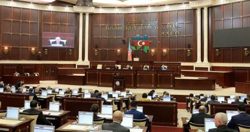 Milli Məclisin plenar iclasları dayandırıldı Milli Məclisin plenar iclasları dayandırıldı