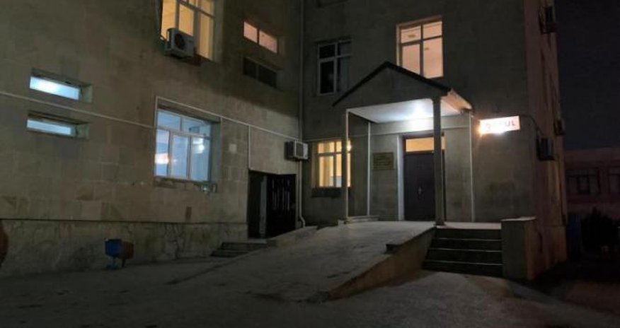 Bakıda 45 yaşlı kişi naməlum şəxslər tərəfindən bıçaqlanıb Bakıda 45 yaşlı kişi naməlum şəxslər tərəfindən bıçaqlanıb