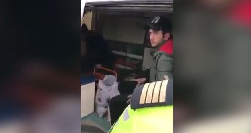 Təcili tibbi yardım maşınında Bakıya sərnişin daşınır - VİDEO Təcili tibbi yardım maşınında Bakıya sərnişin daşınır - VİDEO