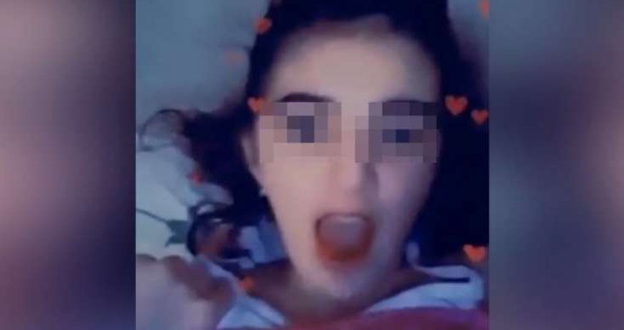 Bakıda şəhidləri təhqir edən qızı tapıb görün nə etdilər - VİDEO Bakıda şəhidləri təhqir edən qızı tapıb görün nə etdilər - VİDEO