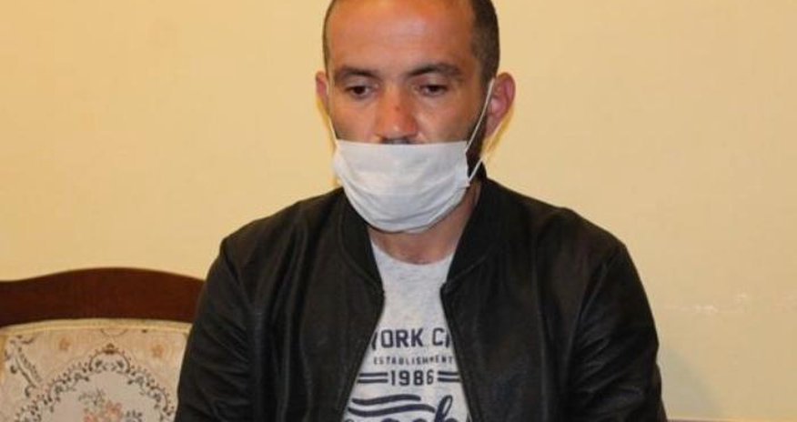 Polisə bıçaqla hücum edən şəxs tutuldu - FOTO Polisə bıçaqla hücum edən şəxs tutuldu - FOTO