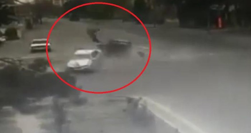 Bakıda iki nəfərin öldüyü dəhşətli qəzanın VİDEOSU - Ürəyi zəif olanlar baxmasın Bakıda iki nəfərin öldüyü dəhşətli qəzanın VİDEOSU - Ürəyi zəif olanlar baxmasın
