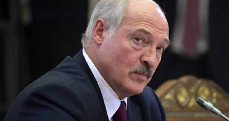 Лукашенко обещал белорусам новую конституцию Лукашенко обещал белорусам новую конституцию