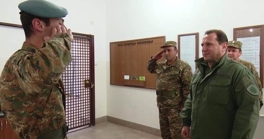 Ermənistanın müdafiə naziri Azərbaycana gəldi – FOTO Ermənistanın müdafiə naziri Azərbaycana gəldi – FOTO