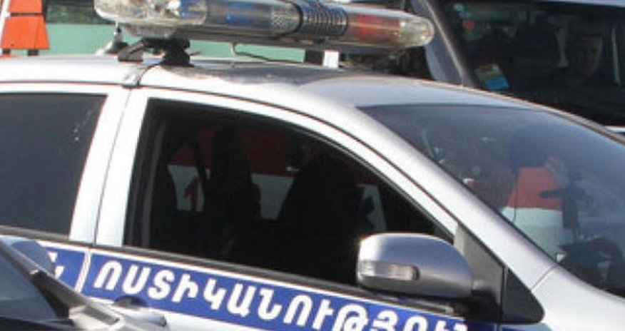В Ереване вооруженный мужчина захватил филиал банка В Ереване вооруженный мужчина захватил филиал банка