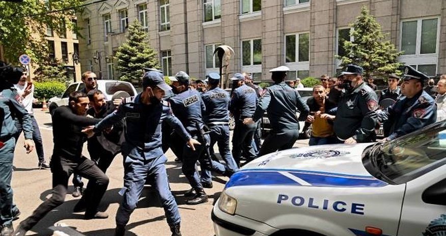 В Ереване прошла акция протеста, двое участников арестованы В Ереване прошла акция протеста, двое участников арестованы