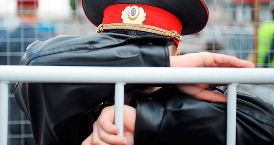 Bu ölkədə polislər kənd sakinini döyüb öldürdülər Bu ölkədə polislər kənd sakinini döyüb öldürdülər