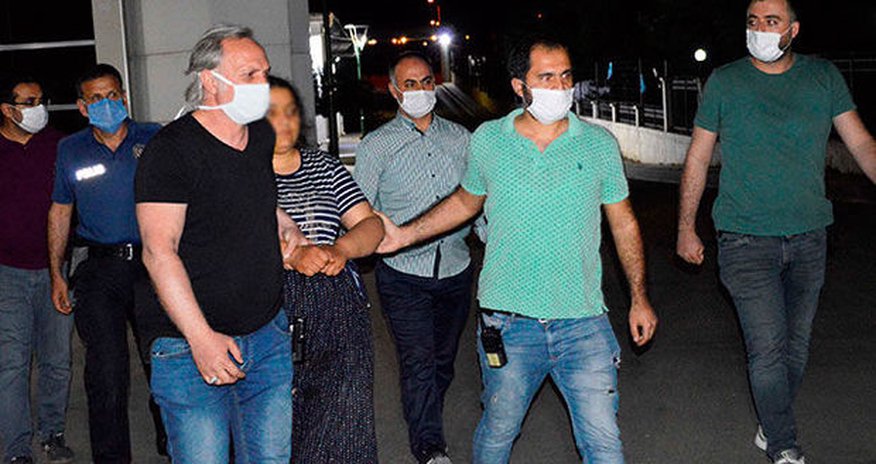 Azyaşlı oğlunun boğazını kəsdi - FOTO Azyaşlı oğlunun boğazını kəsdi - FOTO