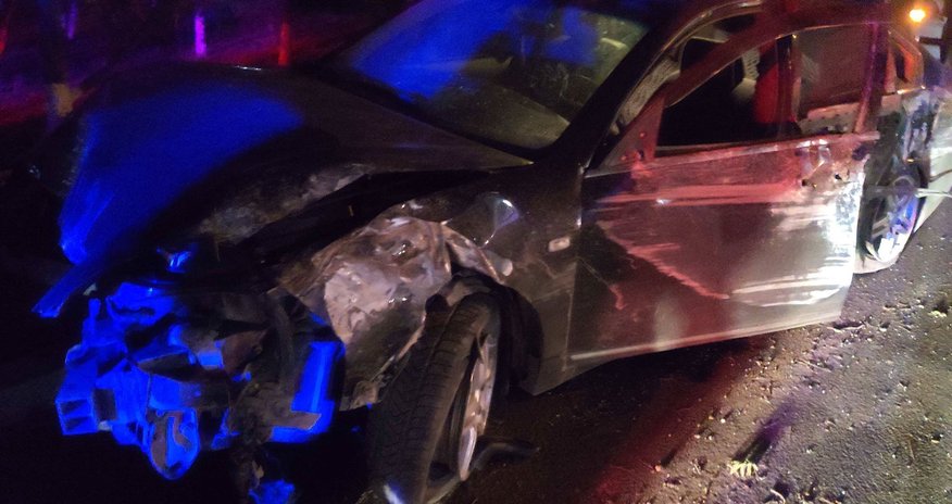 В Сумгайыте автомобиль врезался в дерево В Сумгайыте автомобиль врезался в дерево