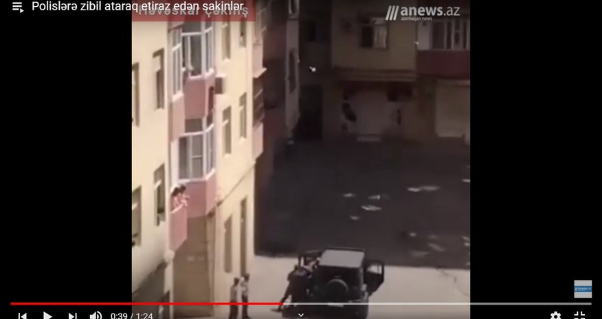 Bakıda sakinlər polislərə zibil ataraq etiraz edirlər- ANBAAN VİDEO Bakıda sakinlər polislərə zibil ataraq etiraz edirlər- ANBAAN VİDEO
