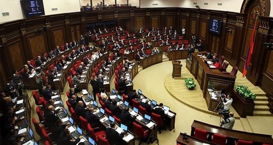 Парламент Армении принял скандальный проект поправок к Конституции Парламент Армении принял скандальный проект поправок к Конституции