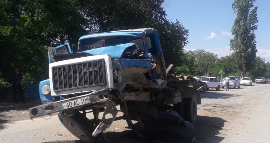 "Azərişıq" ASC-nin avtomobili "KamAZ"la toqquşdu- YARALANANLAR VAR "Azərişıq" ASC-nin avtomobili "KamAZ"la toqquşdu- YARALANANLAR VAR