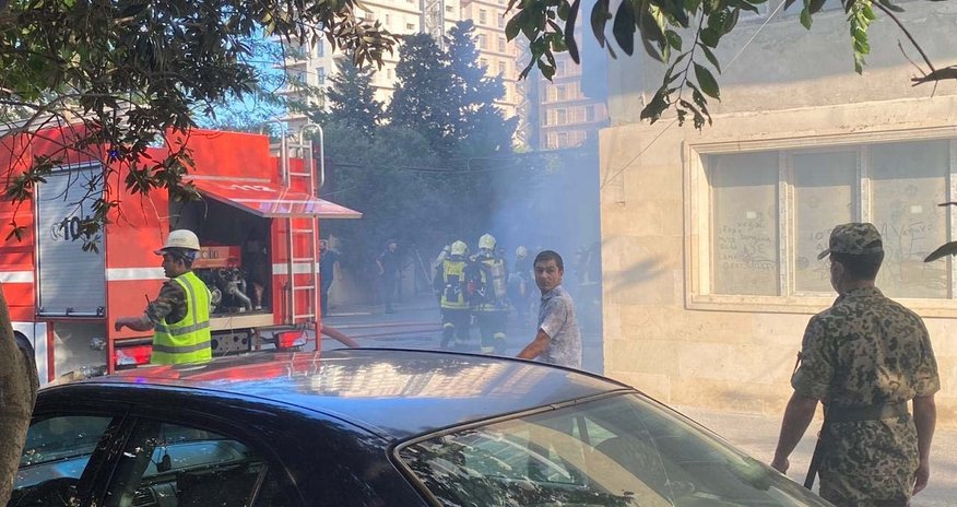 Bakıda ev yanır- FOTO Bakıda ev yanır- FOTO