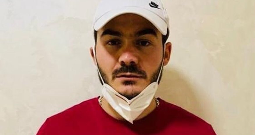 Sosial şəbəkə istifadəçilərinə və jurnalistlərə “işverən” deyən gənc saxlanıldı - FOTO Sosial şəbəkə istifadəçilərinə və jurnalistlərə “işverən” deyən gənc saxlanıldı - FOTO
