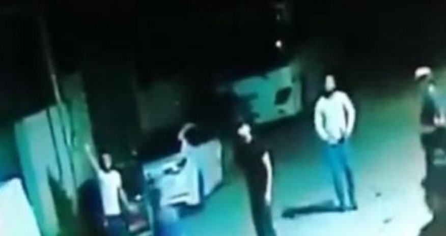 Bakıda kriminal avtoritetin öldürülmə anının görüntüləri yayılıb - VİDEO Bakıda kriminal avtoritetin öldürülmə anının görüntüləri yayılıb - VİDEO