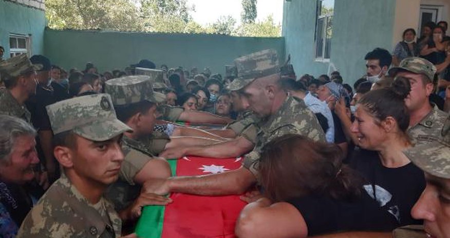 Şəhid Elçin Mustafayev son mənzilə yola salınır - CANLI Şəhid Elçin Mustafayev son mənzilə yola salınır - CANLI