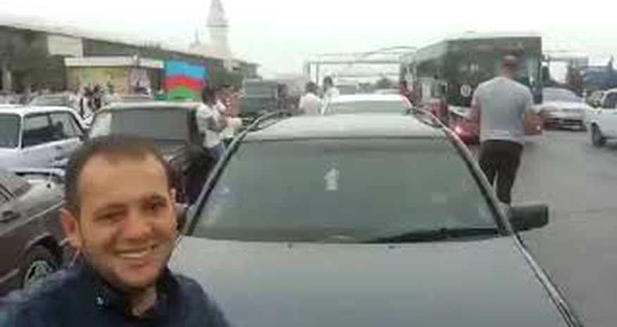 Sumqayıt camaatı şəhidlərini qarşılayır - VİDEO Sumqayıt camaatı şəhidlərini qarşılayır - VİDEO