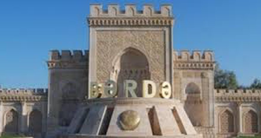 Bərdə rayon İcra Hakimiyyətinin başçısı oğlu ilə bağlı yayılan xəbərə açıqlama verib Bərdə rayon İcra Hakimiyyətinin başçısı oğlu ilə bağlı yayılan xəbərə açıqlama verib