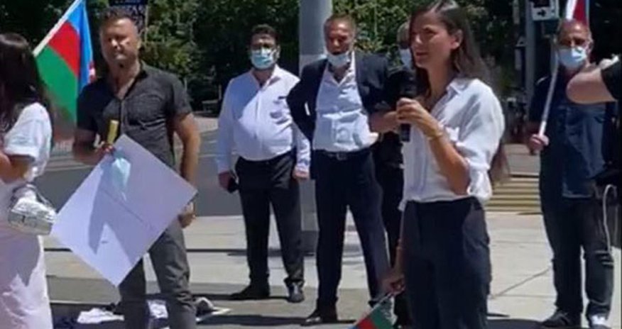 Milli Qəhrəmanın qızı BMT-nin önündə etiraz aksiyası keçirib- FOTOLAR Milli Qəhrəmanın qızı BMT-nin önündə etiraz aksiyası keçirib- FOTOLAR