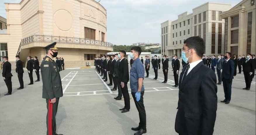 Vilayət Eyvazov polis olmaq istəyən gənclərin sıra baxışını keçirdi Vilayət Eyvazov polis olmaq istəyən gənclərin sıra baxışını keçirdi