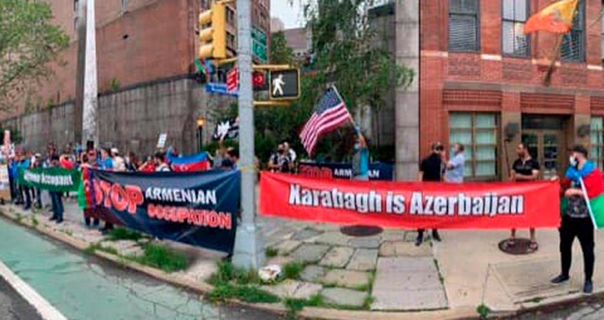 Azərbaycanlılar Nyu Yorkda Ermənistan konsulluğu önündə etiraz aksiyası edib- FOTOLAR Azərbaycanlılar Nyu Yorkda Ermənistan konsulluğu önündə etiraz aksiyası edib- FOTOLAR