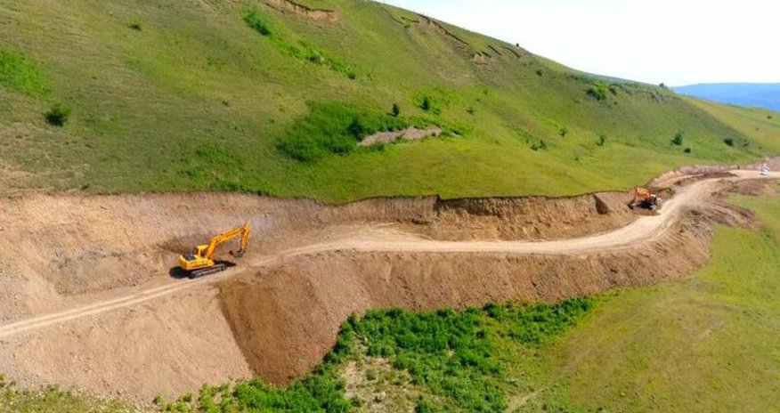 Azərbaycanda dağlıq ərazidə yeni yol salınır - FOTO Azərbaycanda dağlıq ərazidə yeni yol salınır - FOTO