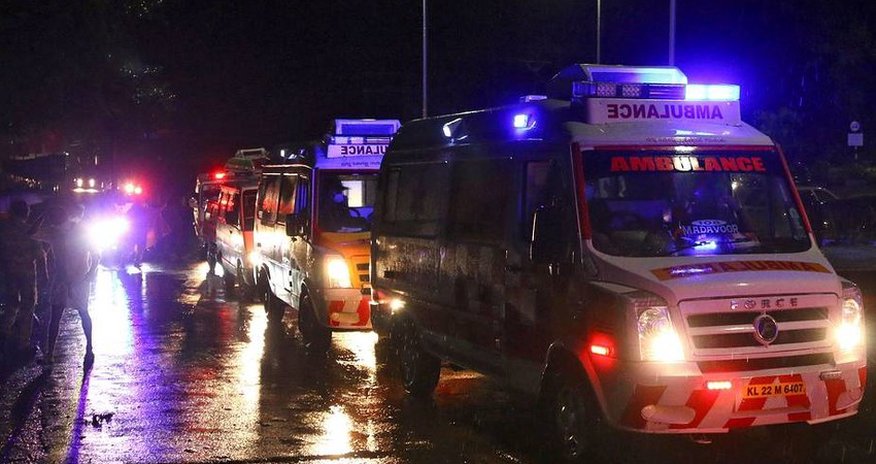 СМИ: число погибших при жесткой посадке в Индии достигло 15 СМИ: число погибших при жесткой посадке в Индии достигло 15