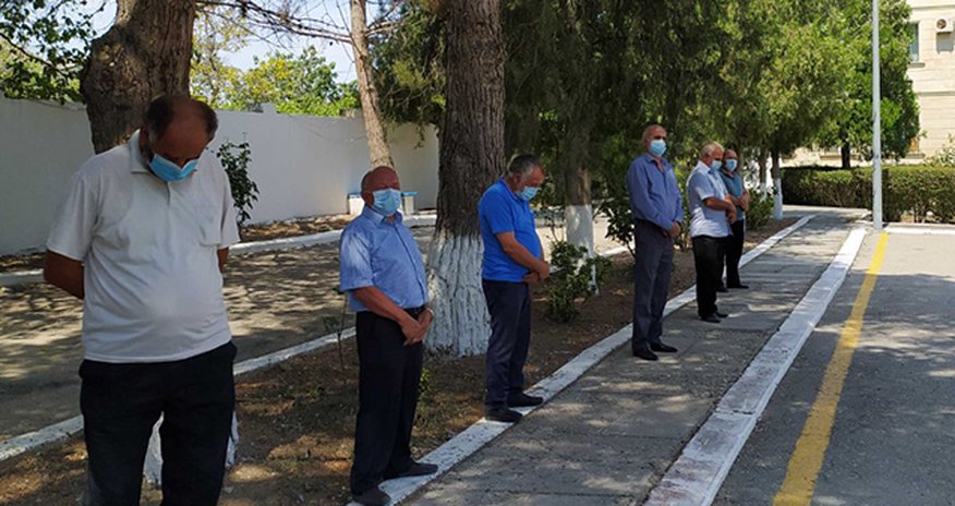 Atasına yas mərasimi keçirmək istədi, cərimələndi - FOTO Atasına yas mərasimi keçirmək istədi, cərimələndi - FOTO