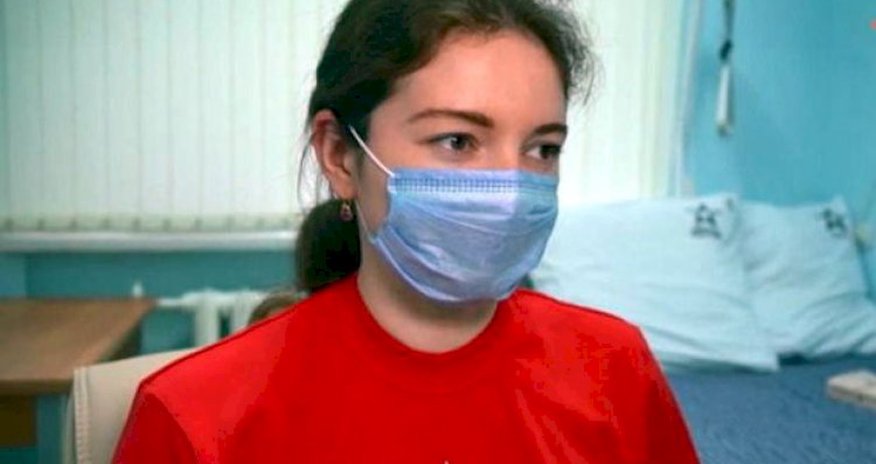 Koronavirus peyvəndi vurulan gənc Putinin qızı olmayıb Koronavirus peyvəndi vurulan gənc Putinin qızı olmayıb