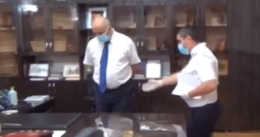Kürdəmir İcra Hakimiyyətinin başçısı Ceyhun Cəfərov belə saxlanılıb - ƏMƏLİYYATIN VİDEOSU Kürdəmir İcra Hakimiyyətinin başçısı Ceyhun Cəfərov belə saxlanılıb - ƏMƏLİYYATIN VİDEOSU