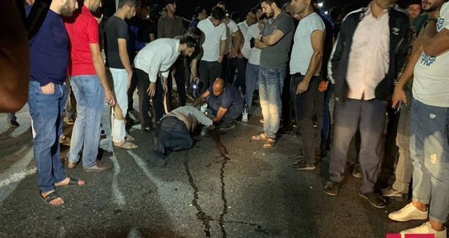 Sumqayıt yolunda dəhşət: Al qanın içərisində küçədə qaldı (Video) Sumqayıt yolunda dəhşət: Al qanın içərisində küçədə qaldı (Video)