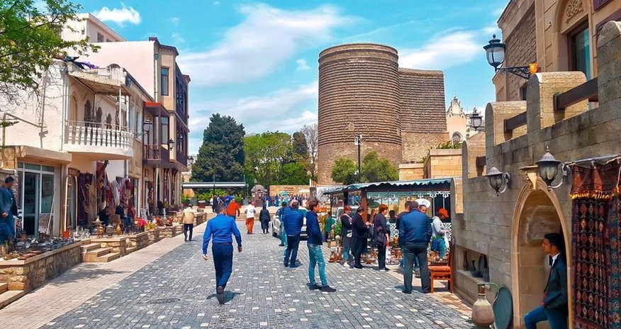 Azərbaycana turist axını 3 dəfədən çox azalıb Azərbaycana turist axını 3 dəfədən çox azalıb