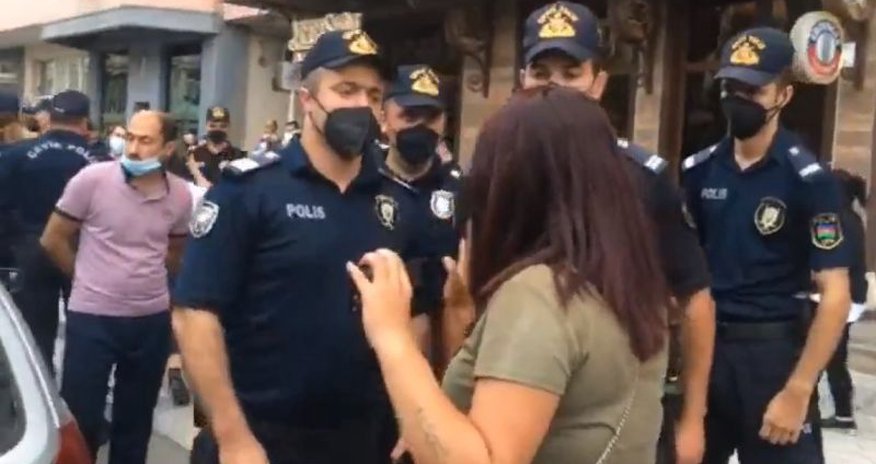 Полиция задержала трех участниц акции в защиту Тофига Ягублу Полиция задержала трех участниц акции в защиту Тофига Ягублу