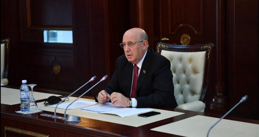 Əhliman Əmiraslanov iclas keçirib Əhliman Əmiraslanov iclas keçirib