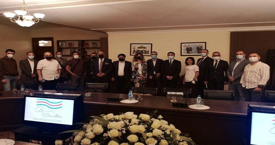 Prezidentin köməkçisi bloqerlərlə görüşdü Prezidentin köməkçisi bloqerlərlə görüşdü