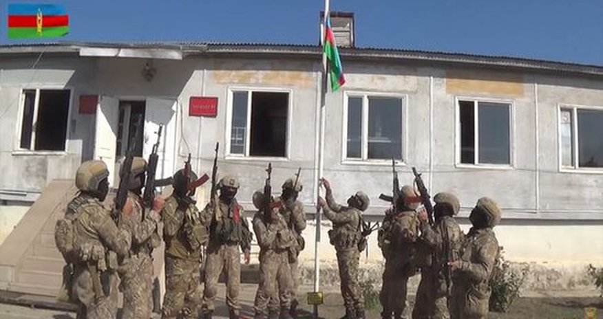 Azərbaycan bayrağı işğaldan azad edilmiş Füzuli şəhərində dalğalanır - VİDEO Azərbaycan bayrağı işğaldan azad edilmiş Füzuli şəhərində dalğalanır - VİDEO