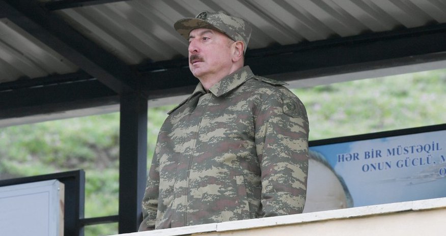 Aıi Baş Komandan: "Onların ordusu qaçır" Aıi Baş Komandan: "Onların ordusu qaçır"