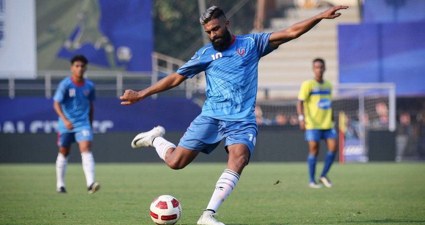 Milli komandanın üzvü futbol oynayarkən öldü Milli komandanın üzvü futbol oynayarkən öldü