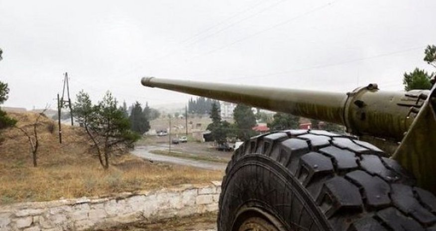Bir “Harop” tankı məhv etdi, ikinci “Harop”un kamerasına düşdü-VIDEO Bir “Harop” tankı məhv etdi, ikinci “Harop”un kamerasına düşdü-VIDEO