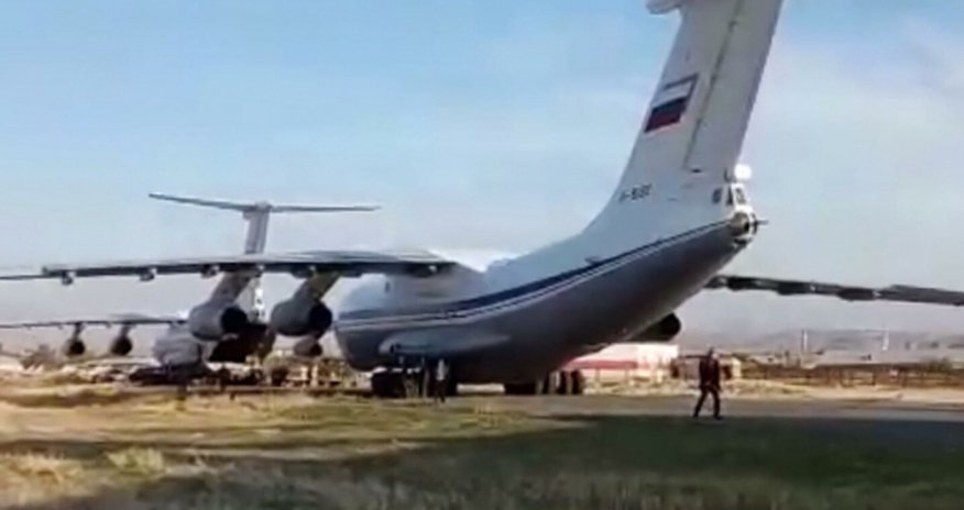 Еще три самолета с российскими миротворцами вылетели в Карабах Еще три самолета с российскими миротворцами вылетели в Карабах