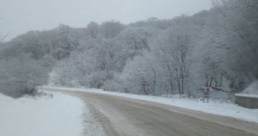 Şamaxıya qar yağıb, yollar buz bağlayacaq Şamaxıya qar yağıb, yollar buz bağlayacaq