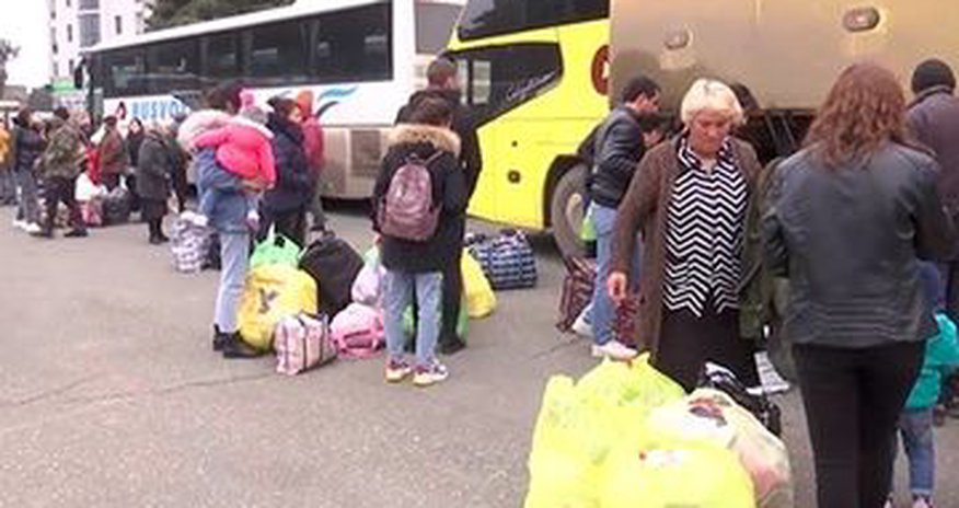 Более 1,4 тыс. армян прибыли на автобусах в Ханкенди в сопровождении российских миротворцев Более 1,4 тыс. армян прибыли на автобусах в Ханкенди в сопровождении российских миротворцев