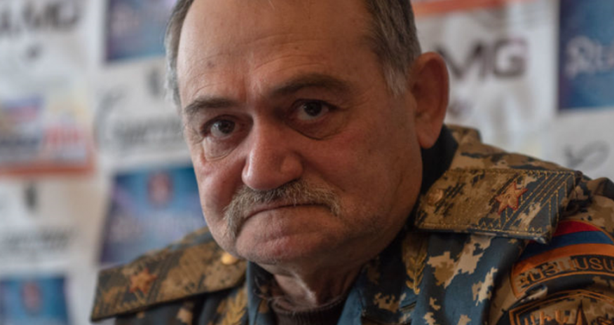 Ermənistanda general öldü Ermənistanda general öldü
